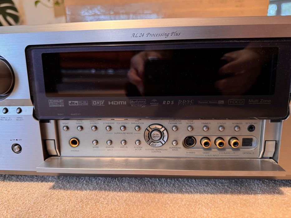 Amplituner Denon AVR-3806 z roku 2005