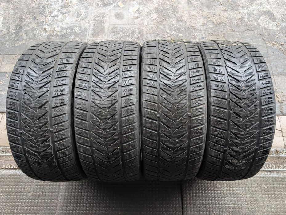 Зимняя резина 235/40 R19 Vredestein