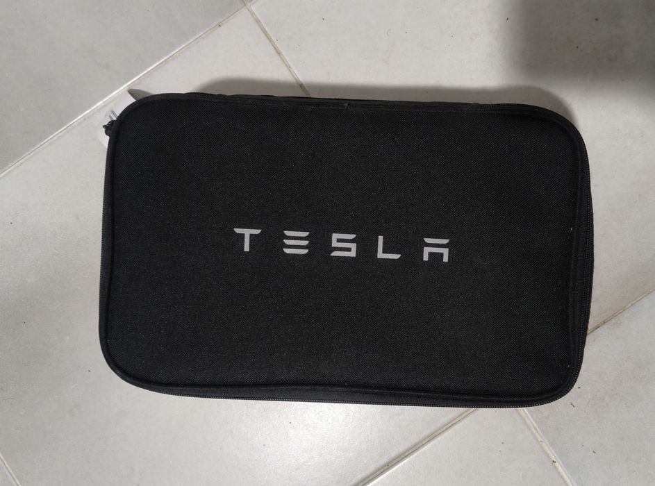 Engate de reboque Tesla (original) - NOVO