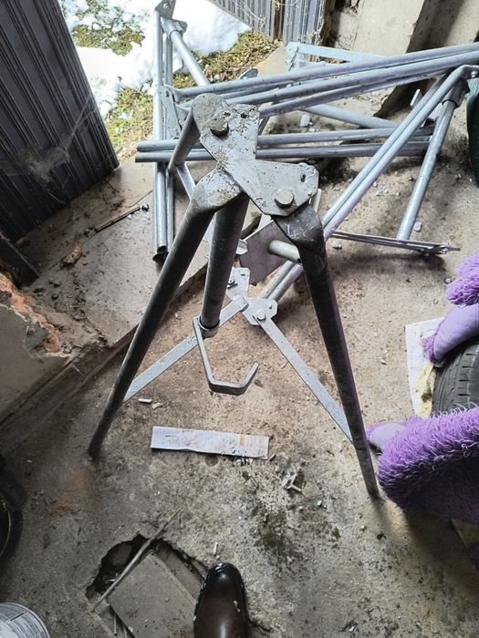 Trójnóg budowlany do stempli 5 szt + 2 głowice