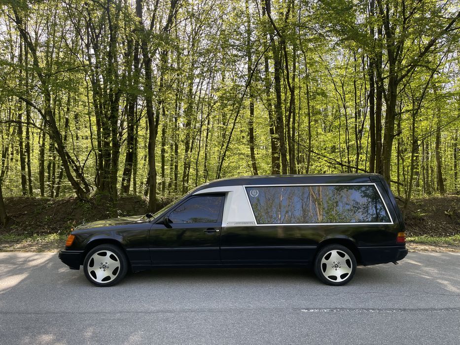 Катафалк Mercedes E-class Pollmann W124