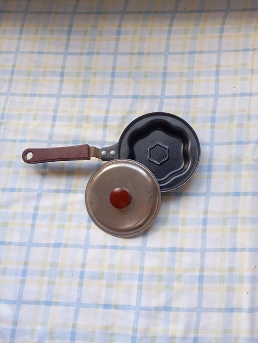 Mini frigideira vintage com tampa – decoração/brinquedo antigo