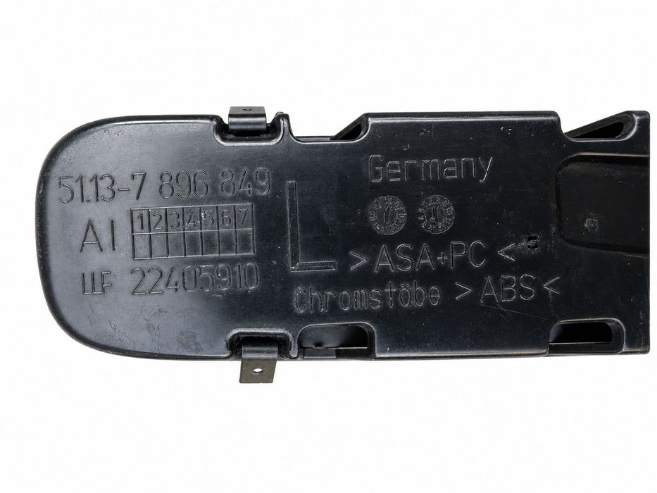 BMW M5 E60 kratka błotnika lewa skrzela emblemat M5 51137896849 OEM