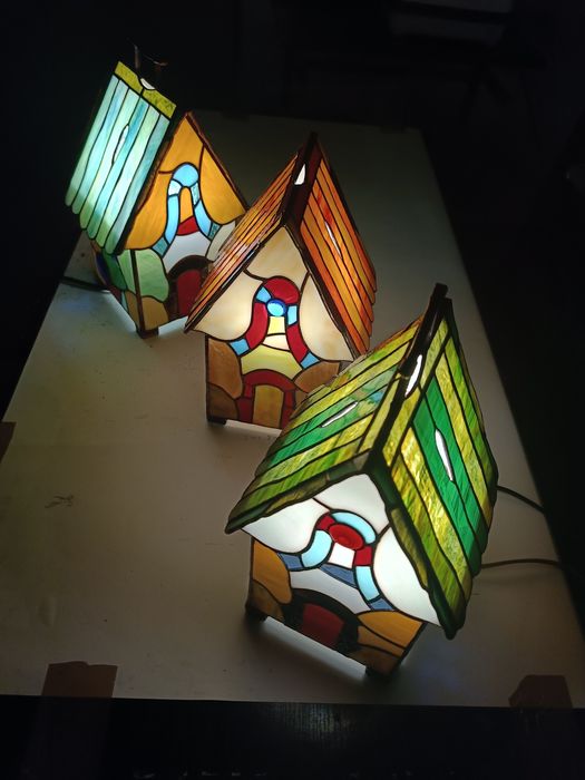 Lampa stołowa witrażowa
