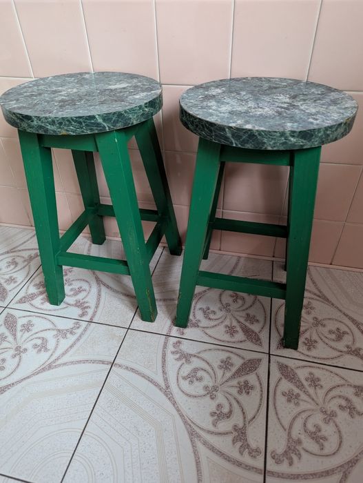 Taborety okrągłe drewniane - szt .2