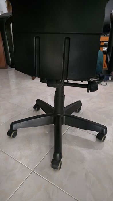 Vendo 3 cadeiras de escritório em excelente estado
