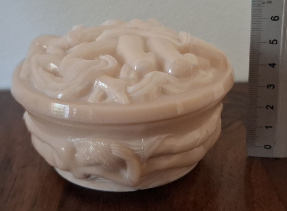 Curt Schlevogt Bohemia Róż puzderko Nimfy szkło prasowane