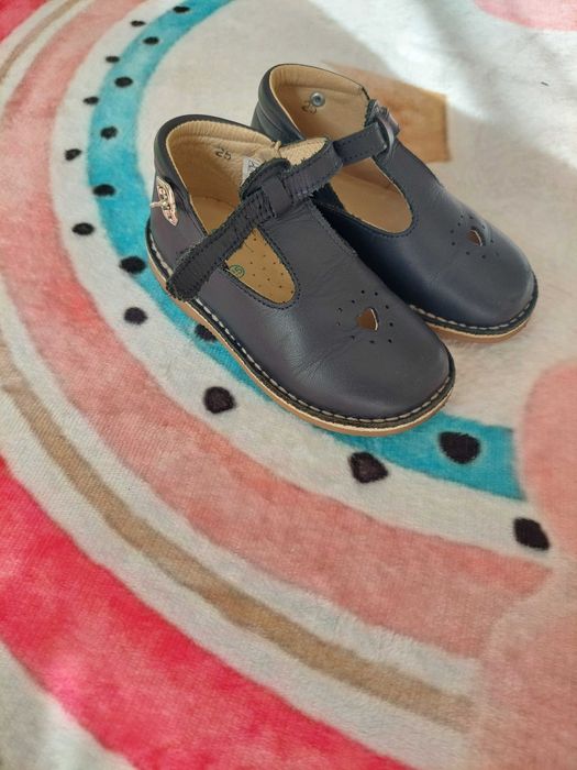 Sapatos menina em pele