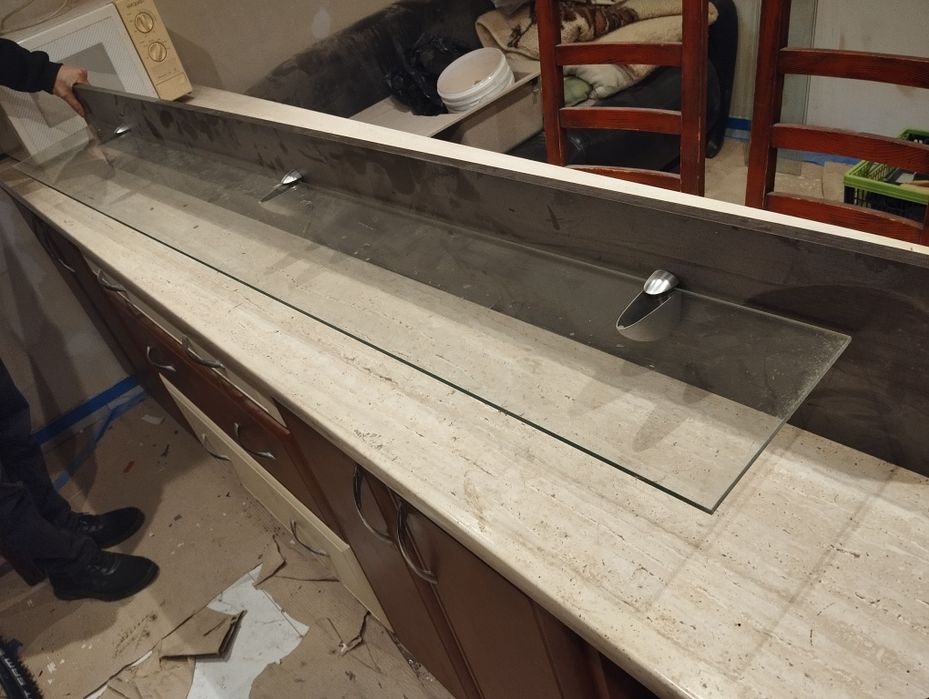 Półka ścienna szklana