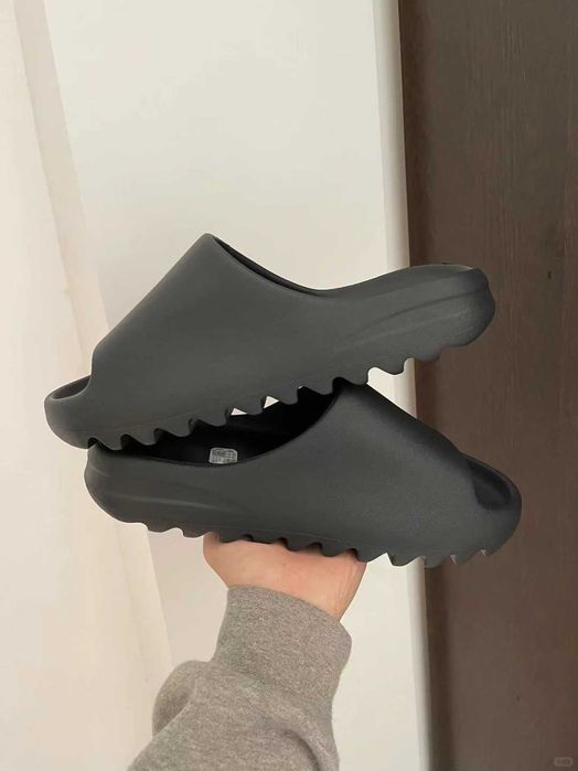 Yeezy slide onyx czarny 46
