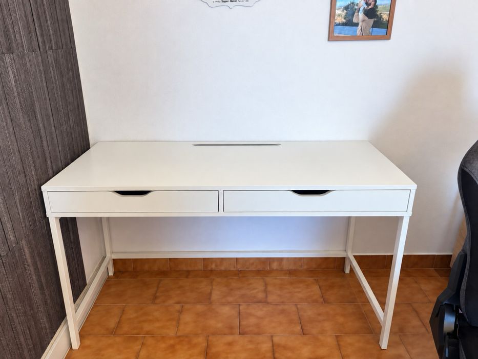 Mesa de jantar e Secretaria
