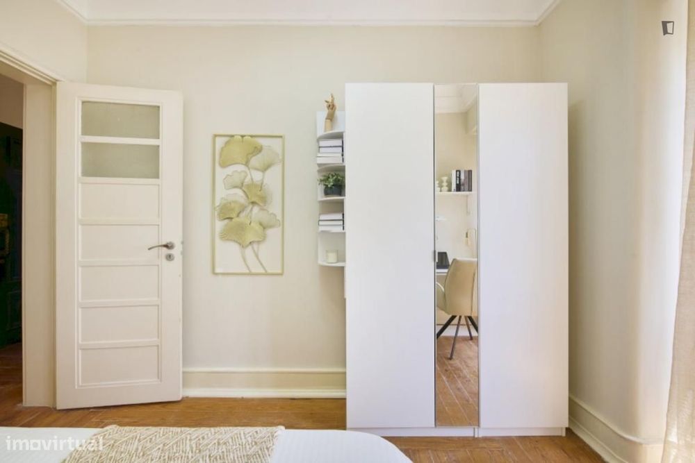 Quarto - localizado em Arroios Lisbon