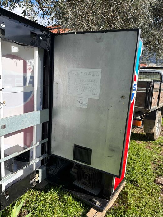 Máquina de venda de bebidas automática