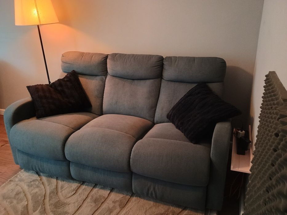 Sofa rozkładana w bardzo dobrym stanie.