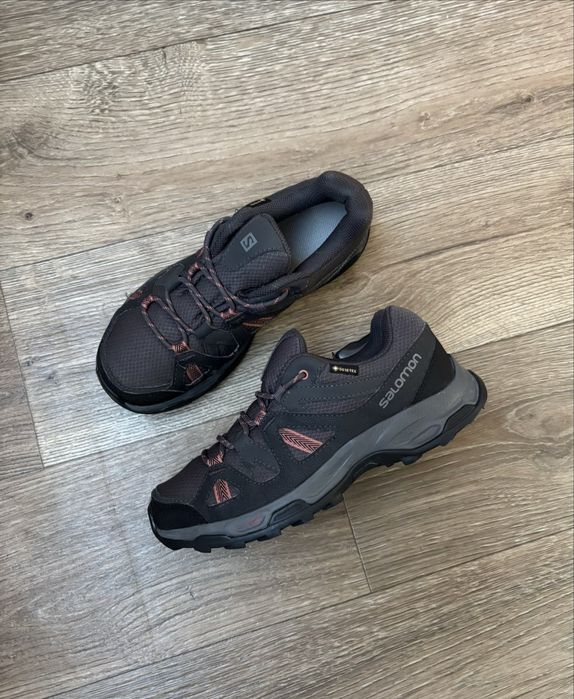 Кросівки трекінгові для дівчини Salomon Rhossili GTX р.36, устілка 23,5см. стопа 22см. сірі з рожевим
