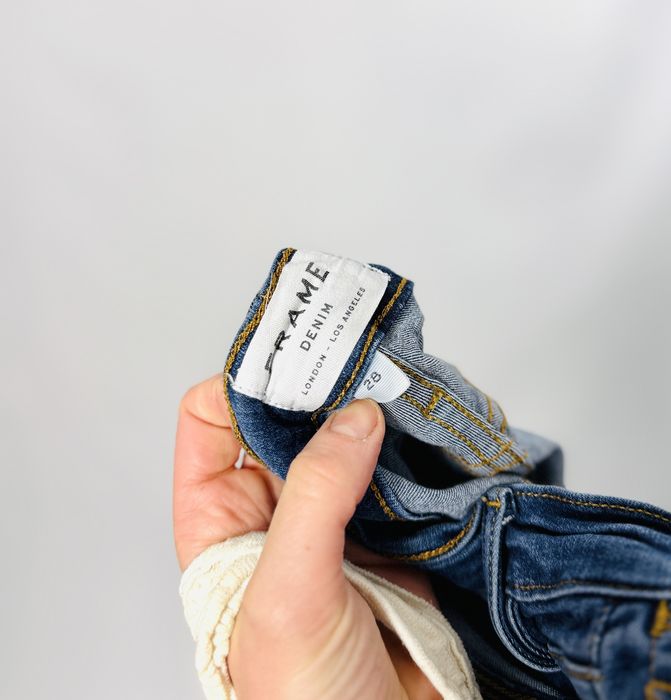 Niebieskie jeansy z postrzępionym brzegiem S 36