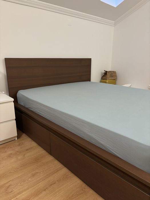 Cama casal MALM com gavetas
