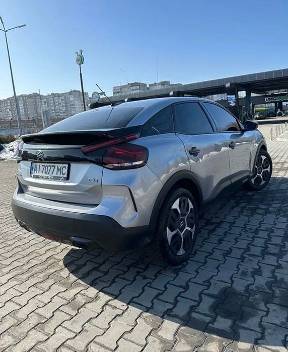 Машина Citroen C4 2021 року