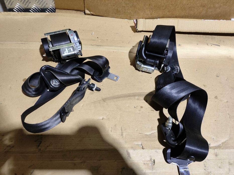 Pas bezpieczeństwa przód prawy przedni Dacia Duster I 1 OE