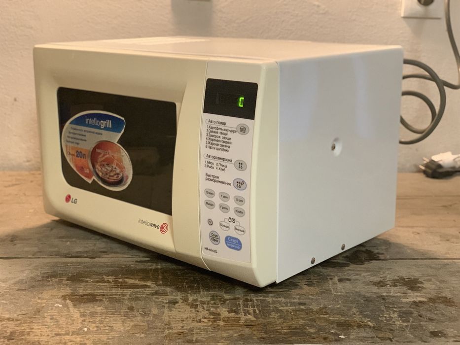 Мікрохвильова піч LG MB-4042g