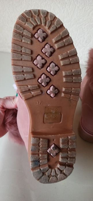 Продам жіночі ботинки