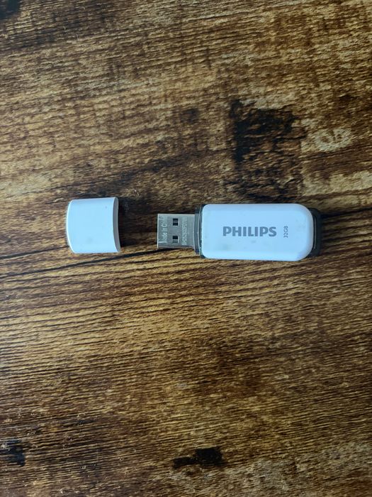 Pendrive PHILIPS Snow 32GB, USB 2.0, Odczyt 23 Mb/s, Zapis 15 Mb/s Biało-szary