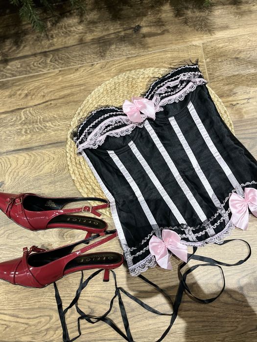 Корсет на шнурівці з бантиками і мереживом