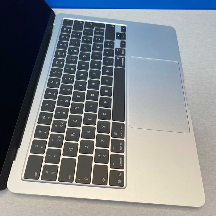 Apple MacBook Air 13.6" | 2025 | M4 10-Cores | 16GB | 512GB | Silver | 3 ANOS DE GARANTIA