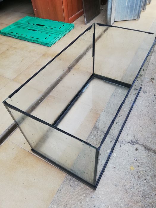 Aquários para peixes.