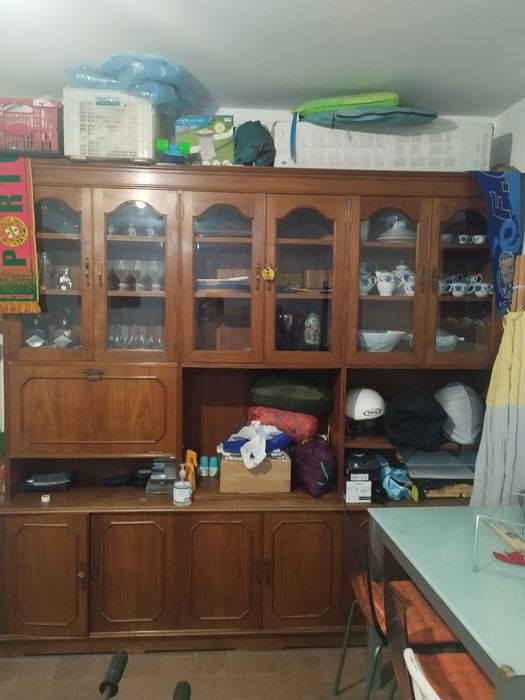 Vendo móvel com cristaleira e bar