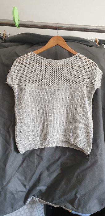 Malha prateada e manga curta