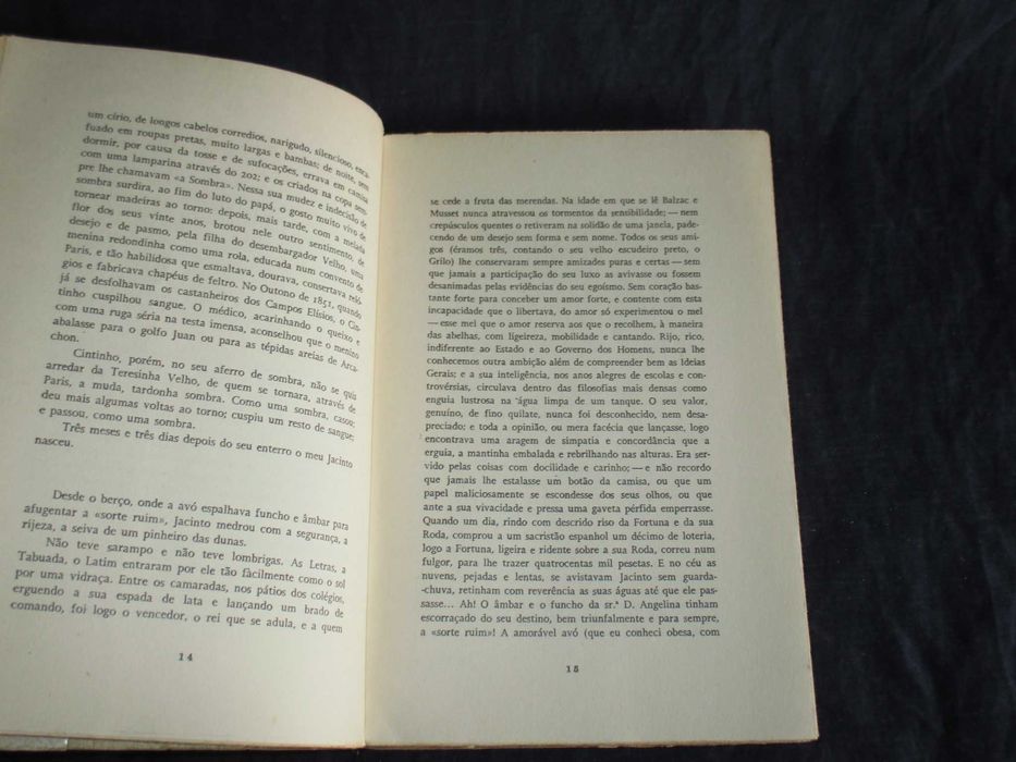 Livro A Cidade e as Serras Obras de Eça De Queiroz