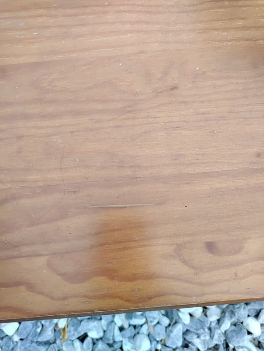Mesa em madeira maciça