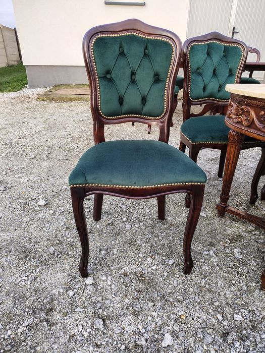 Stół rozkładany z 4 krzesłami po renowacji