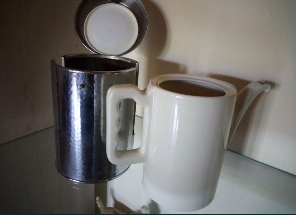 Cafeteira térmica ou bule modelo Thermisol em porcelana
