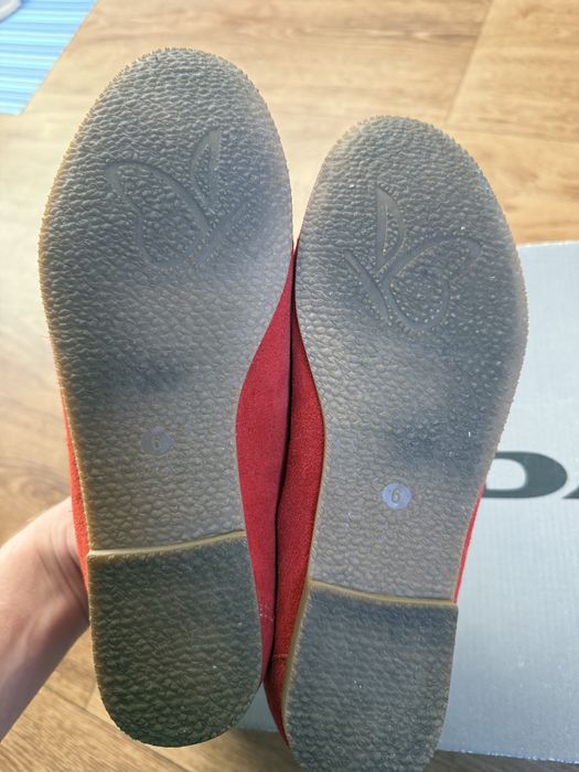 Caprice червоні замшеві мокасини 39 розмір як нові