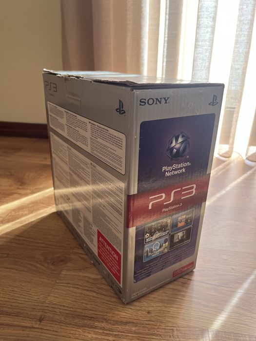 PS3 Slim com 2 jogos