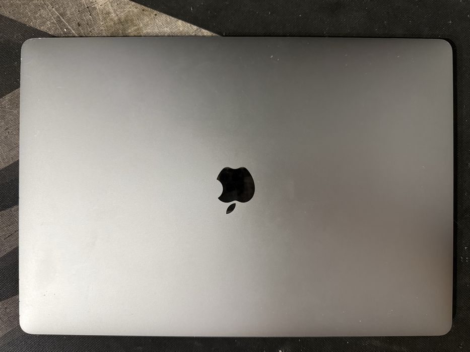 Macbook pro i7 16gb ram 512 gb 16 cali 2019