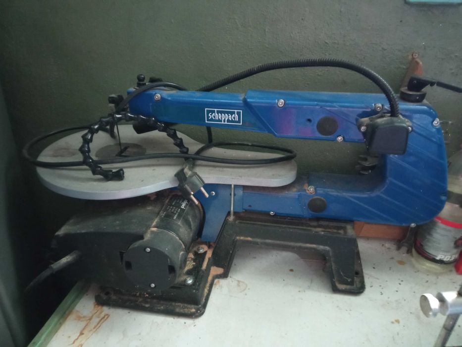 Електролобзик для випилювання