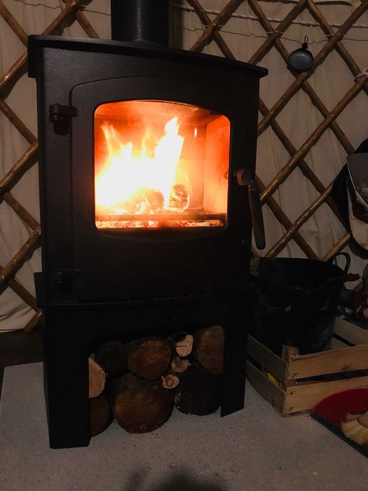 Yurt 24ft + 14ft with 6m Glasswall. Glamping year round. Isolada
