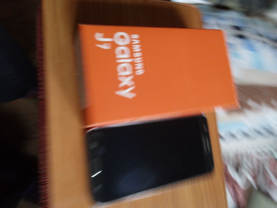 Продаю телефон самсунг  galaxy J7 на запчастини