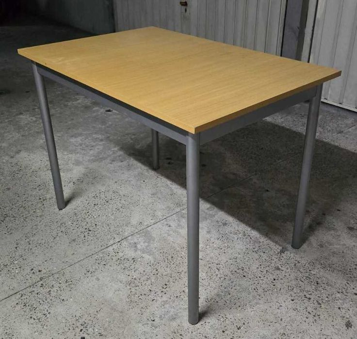 Rectangular Table – Robust and Functional443782825991874560