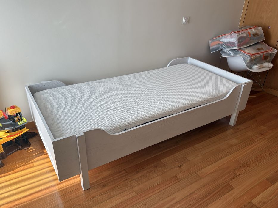 Cama de criança + colchão 90x200cm