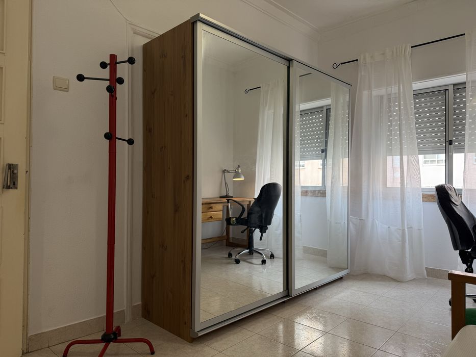 Quarto mobilado cacilhas