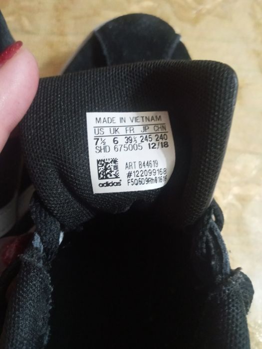 Продам кросівки  замшеві