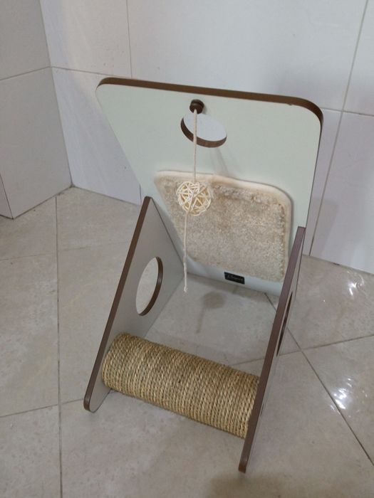 Arranhador.  Para gatinhos.      Novo