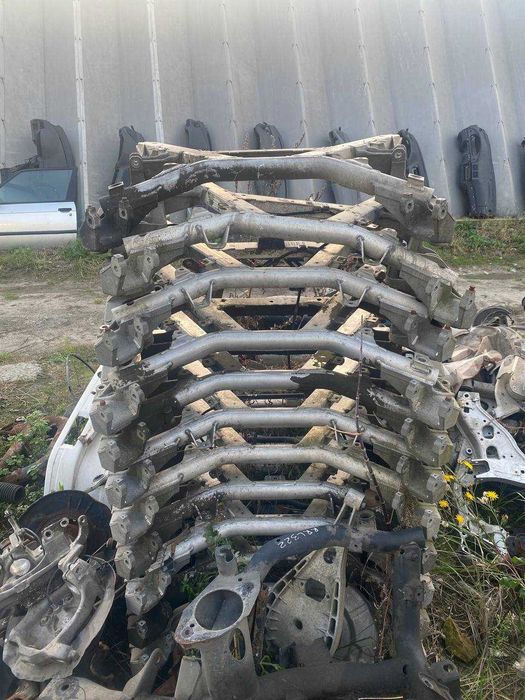 Балка подрамник BMW