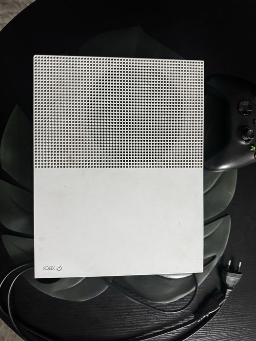Xbox One S 1TB + Nowy Pad Series X