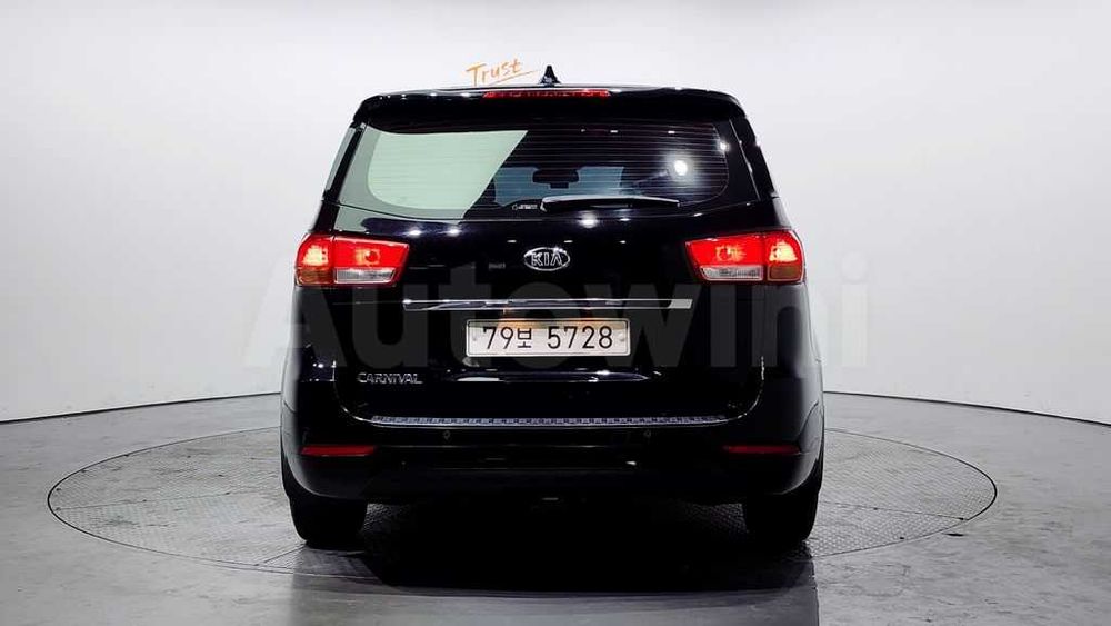 Дизельна Kia Carnival / 2018року