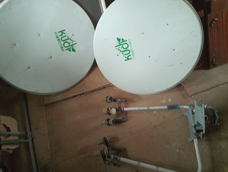 Супутникова антенна тарілка